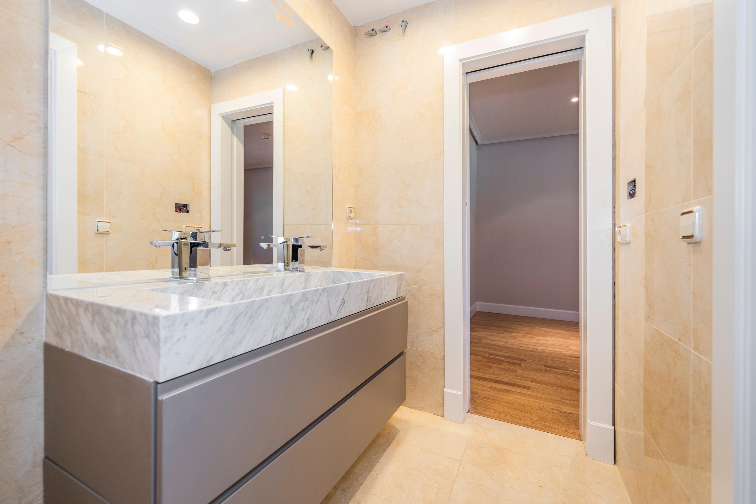 chalet a estrenar con piscina interior y exterior - 29