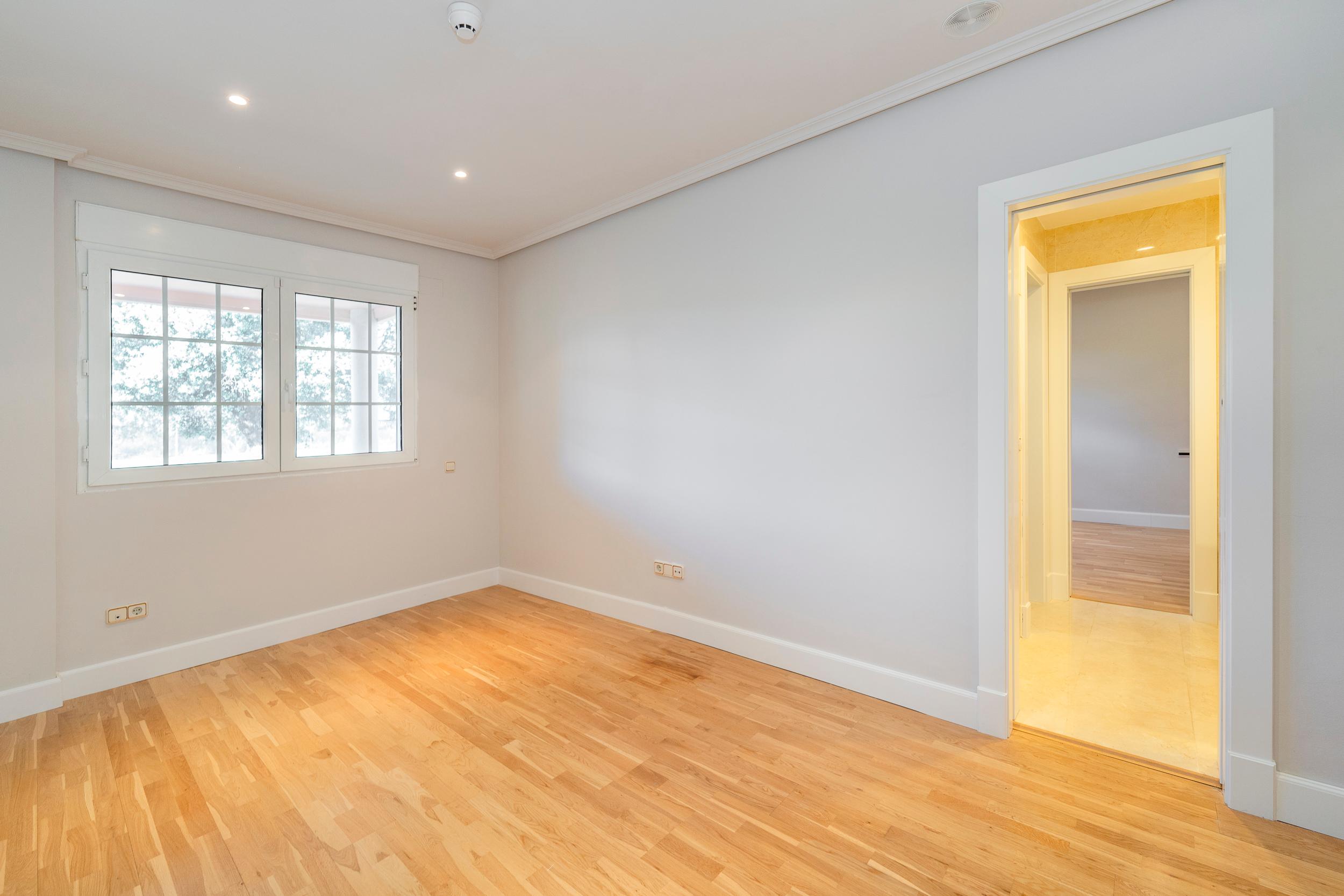chalet a estrenar con piscina interior y exterior - 31