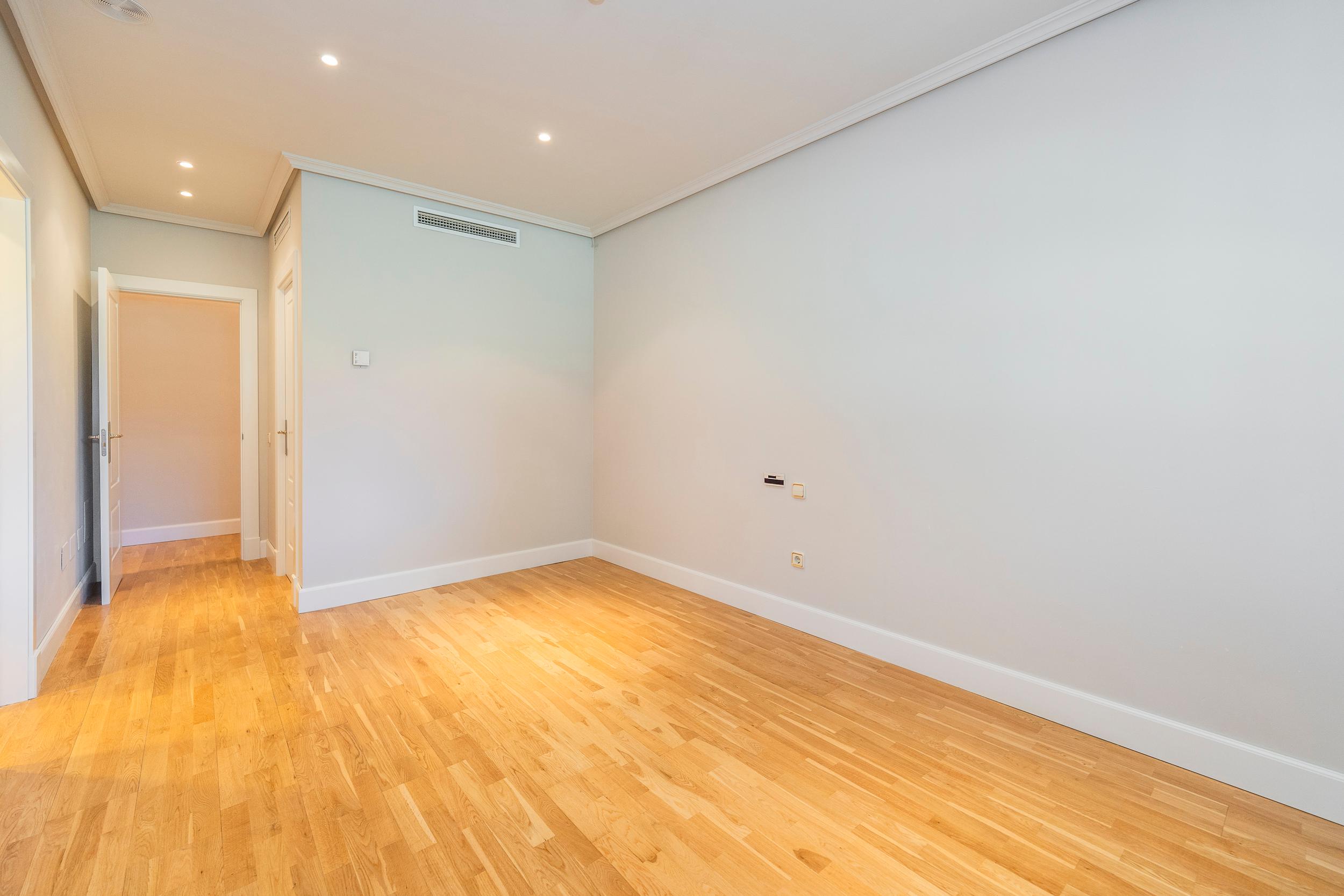 chalet a estrenar con piscina interior y exterior - 32