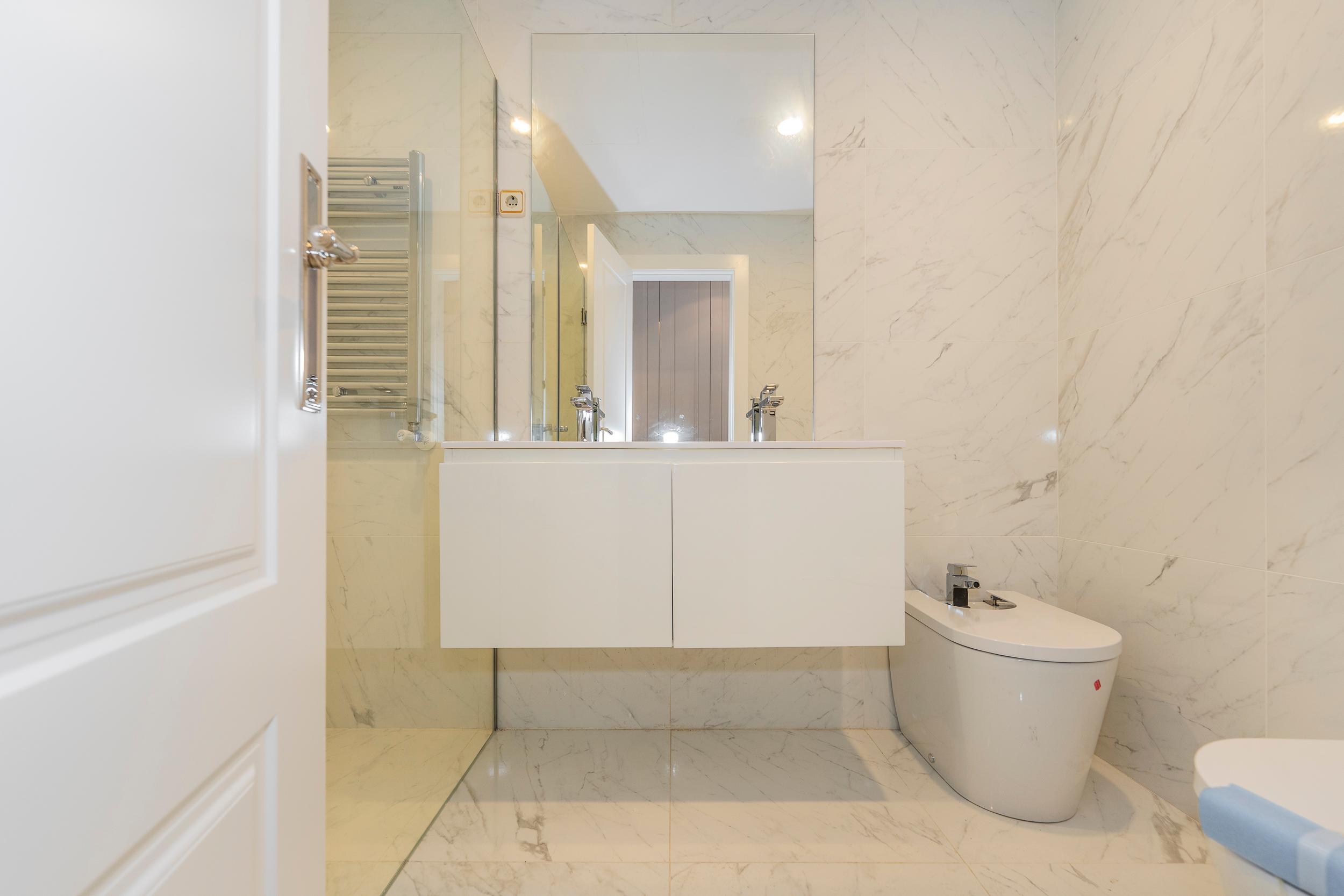 chalet a estrenar con piscina interior y exterior - 37