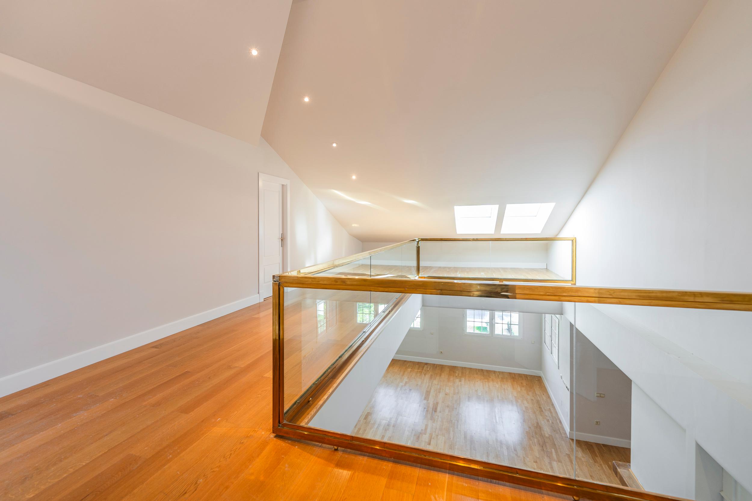 chalet a estrenar con piscina interior y exterior - 54