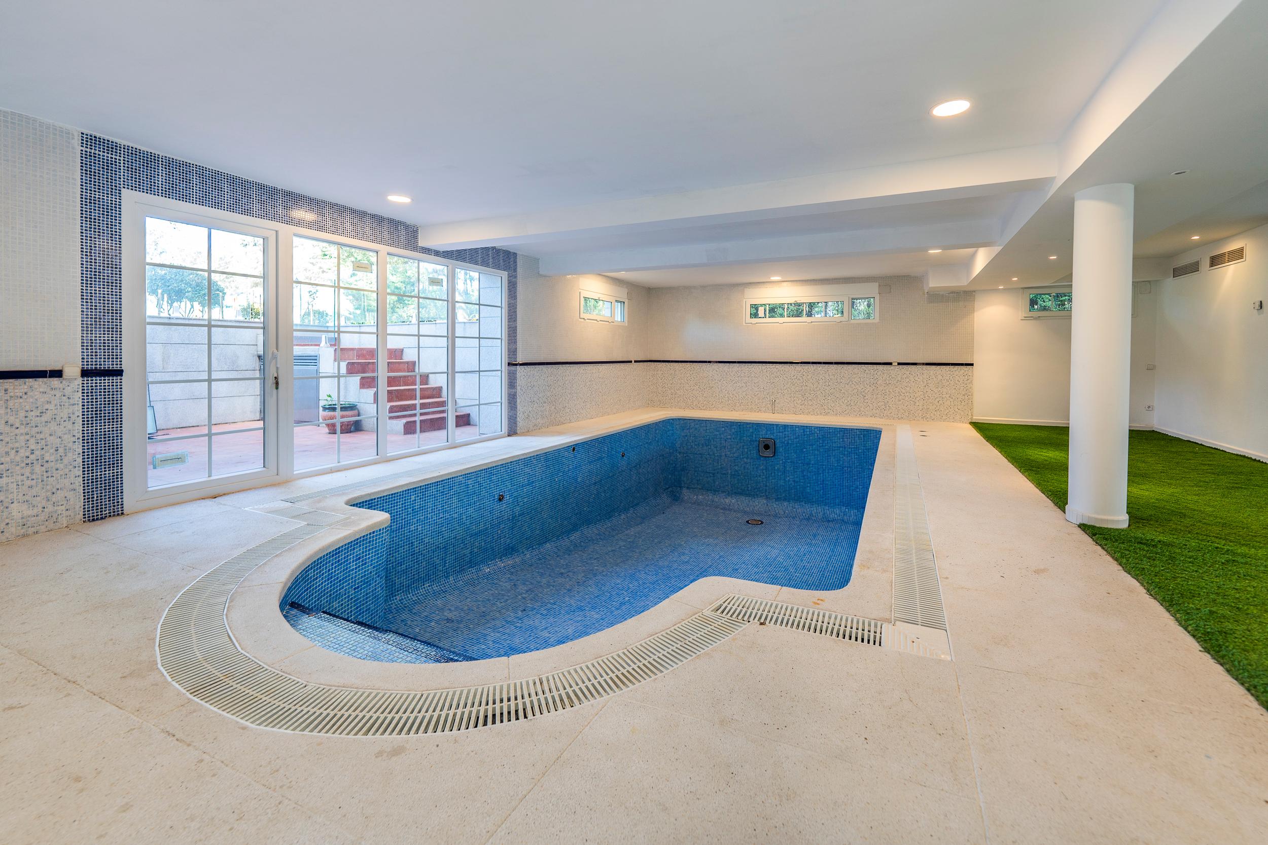 chalet a estrenar con piscina interior y exterior - 58