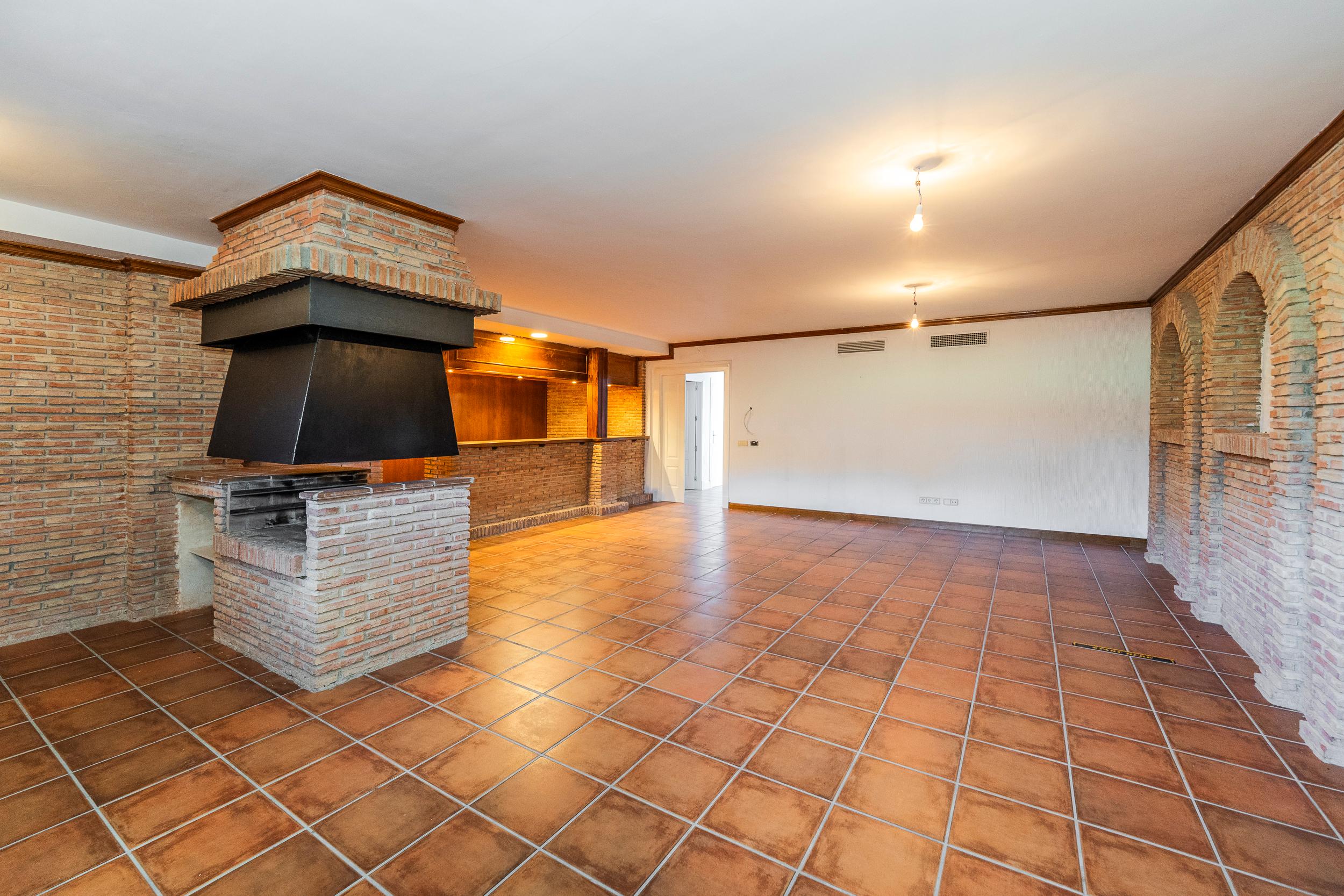 chalet a estrenar con piscina interior y exterior - 75