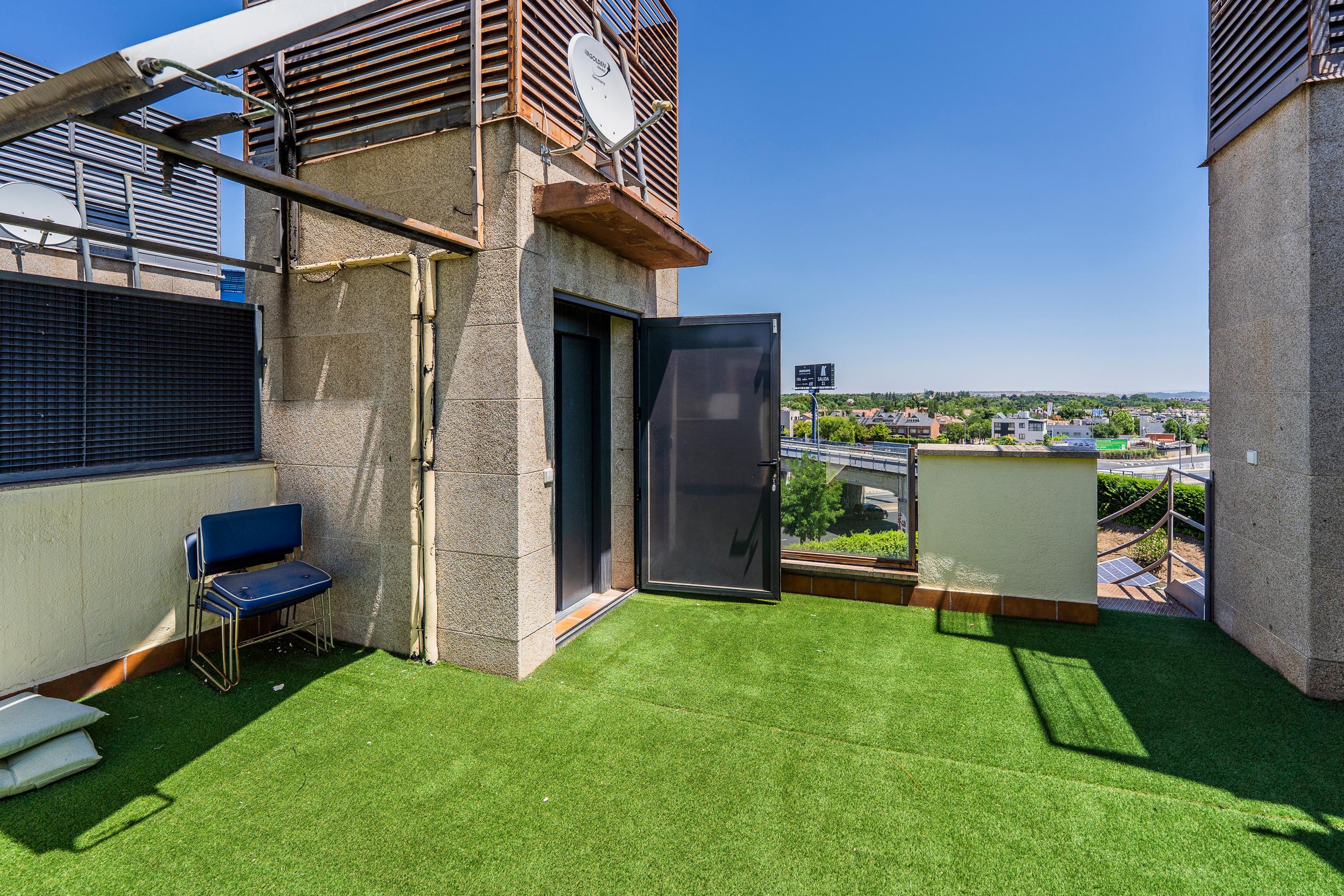 Chalet adosado en venta - Gutiérrez Canales,  junto a Clínica Universitaria Navarra  - 28