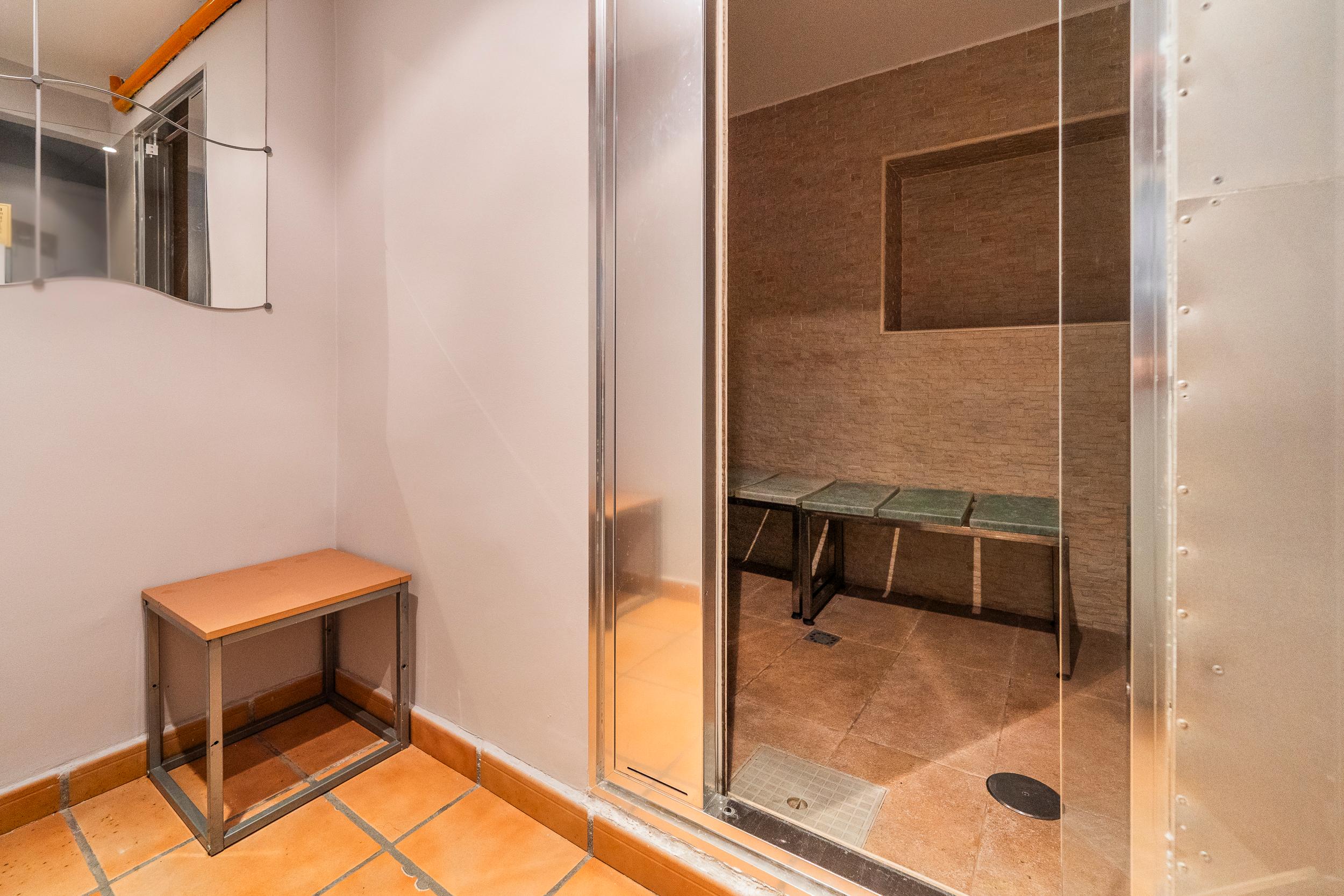 Chalet adosado en venta - Gutiérrez Canales,  junto a Clínica Universitaria Navarra  - 30