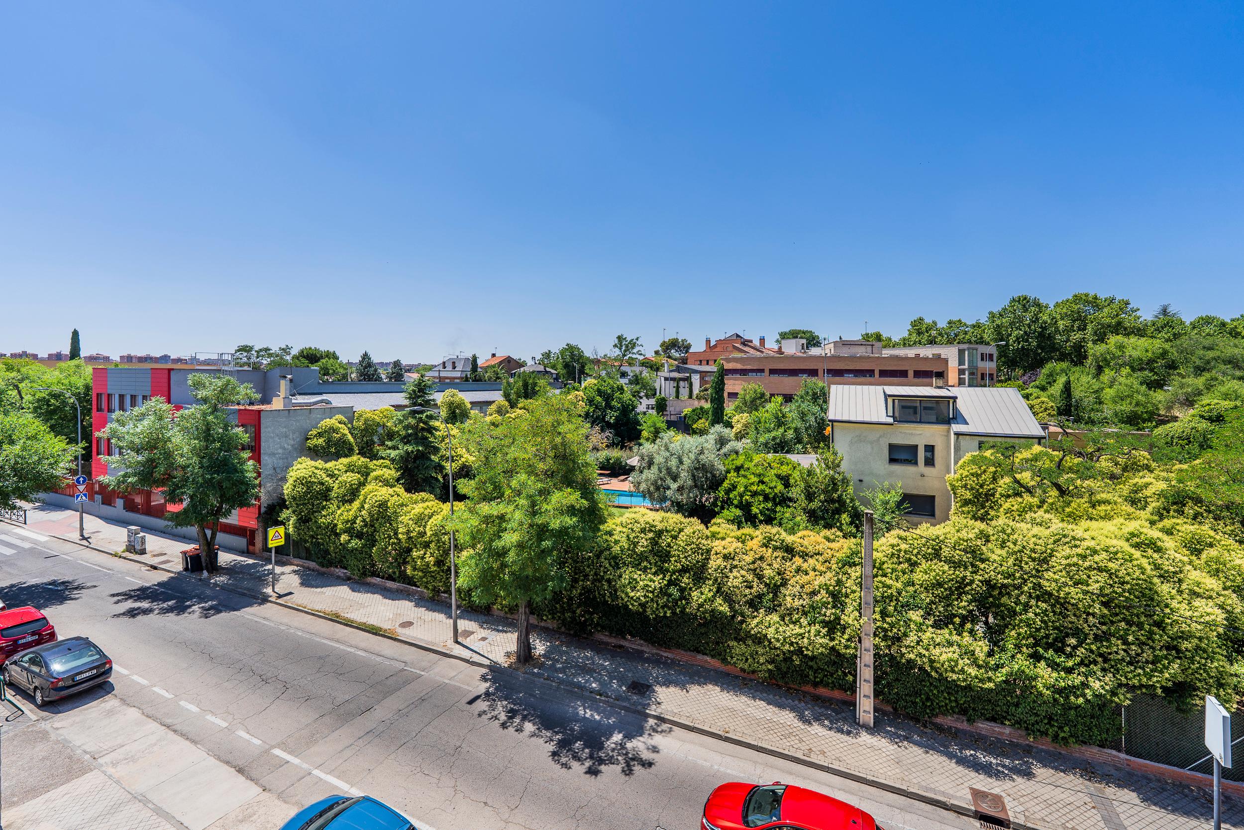 Chalet adosado en venta - Gutiérrez Canales,  junto a Clínica Universitaria Navarra  - 45