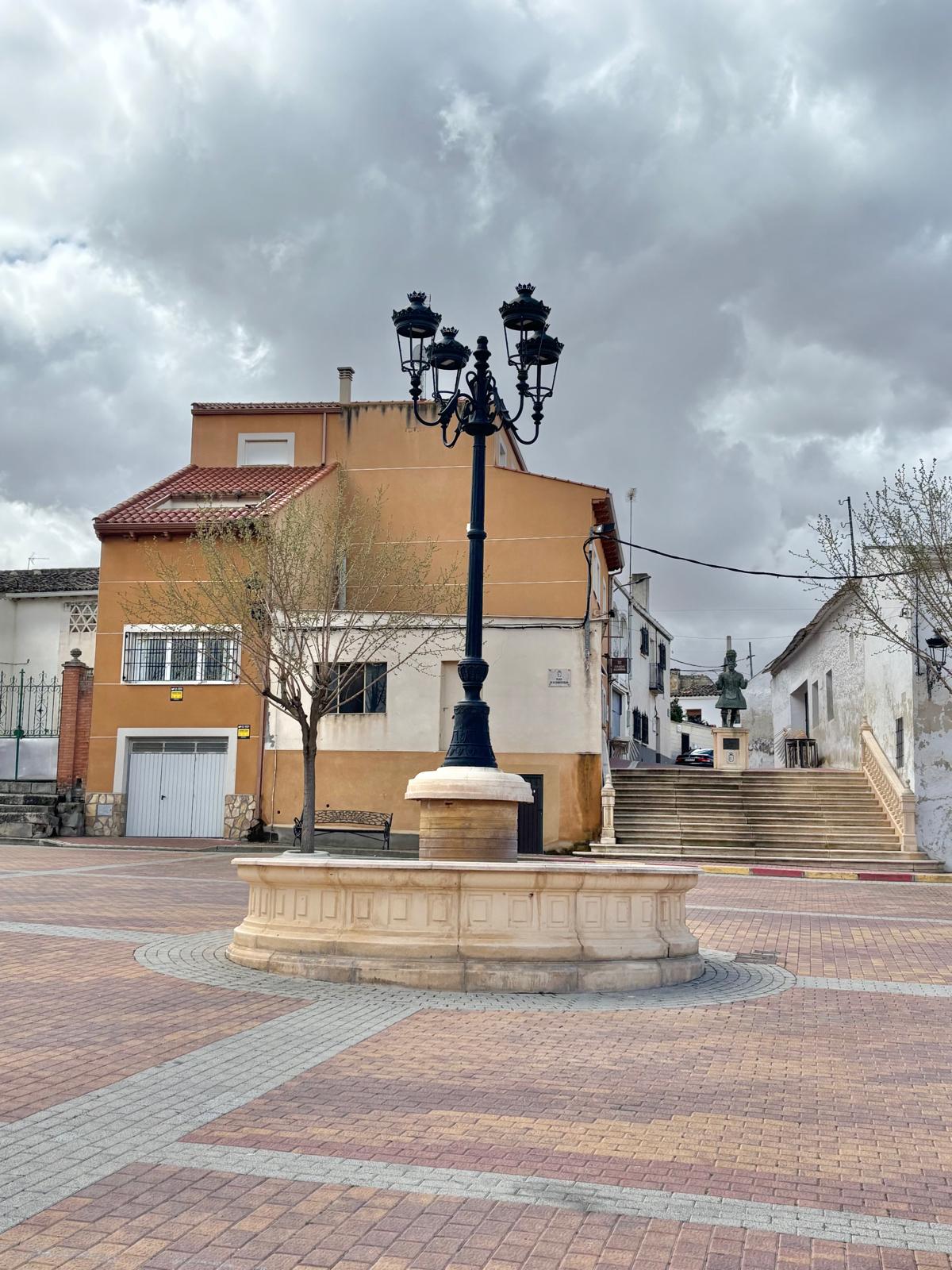 Bar y Casa de Obras en venta - Cuenca  - 1