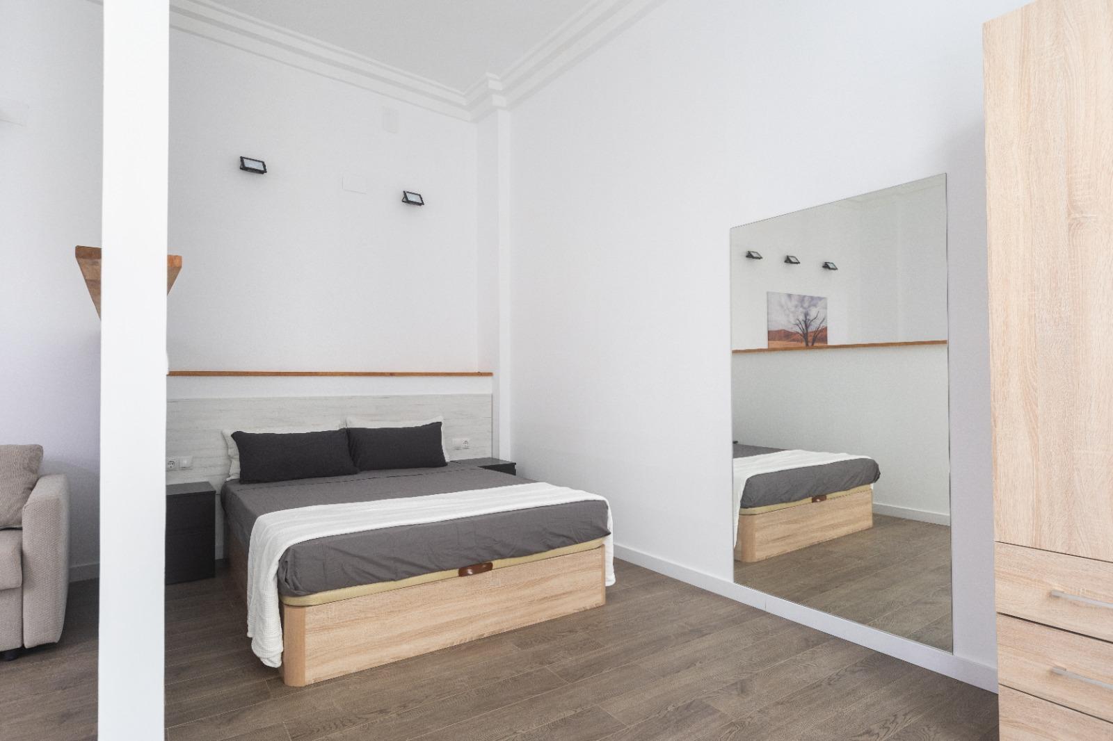 Estudios en Venta - Valencia  - 10