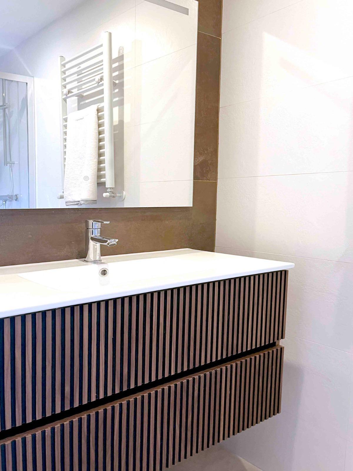 Venta de excllusivo ático reformado - Calle Drácena, Madrid  - 13