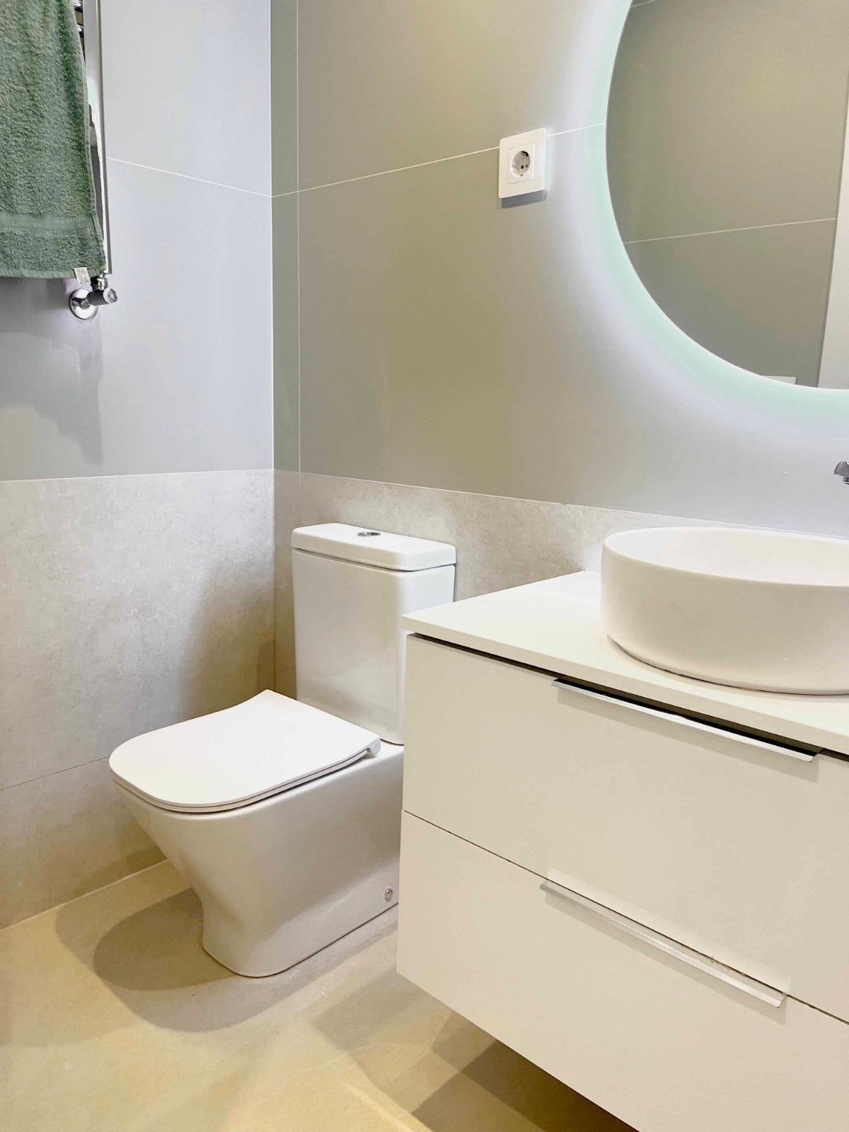 Venta de excllusivo ático reformado - Calle Drácena, Madrid  - 11