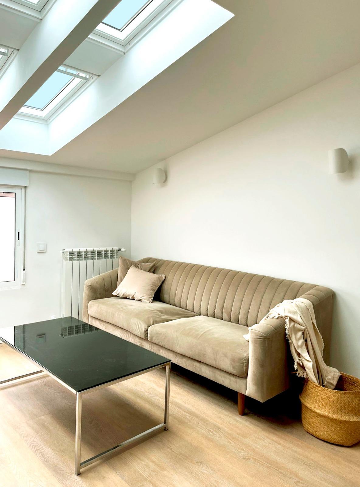 Venta de excllusivo ático reformado - Calle Drácena, Madrid  - 3