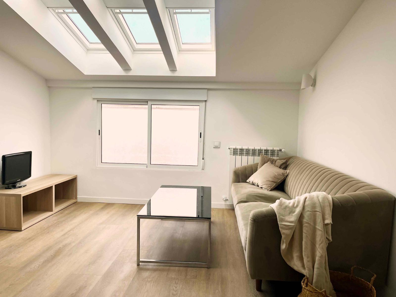 Venta de excllusivo ático reformado - Calle Drácena, Madrid  - 16