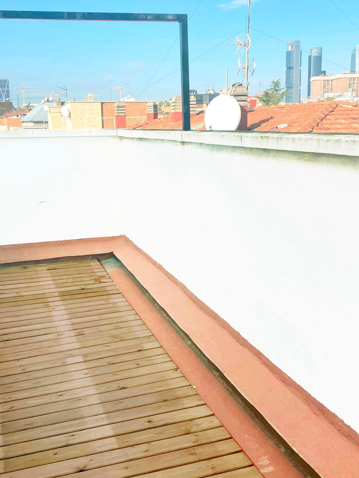 Venta de excllusivo ático reformado - Calle Drácena, Madrid  - 18