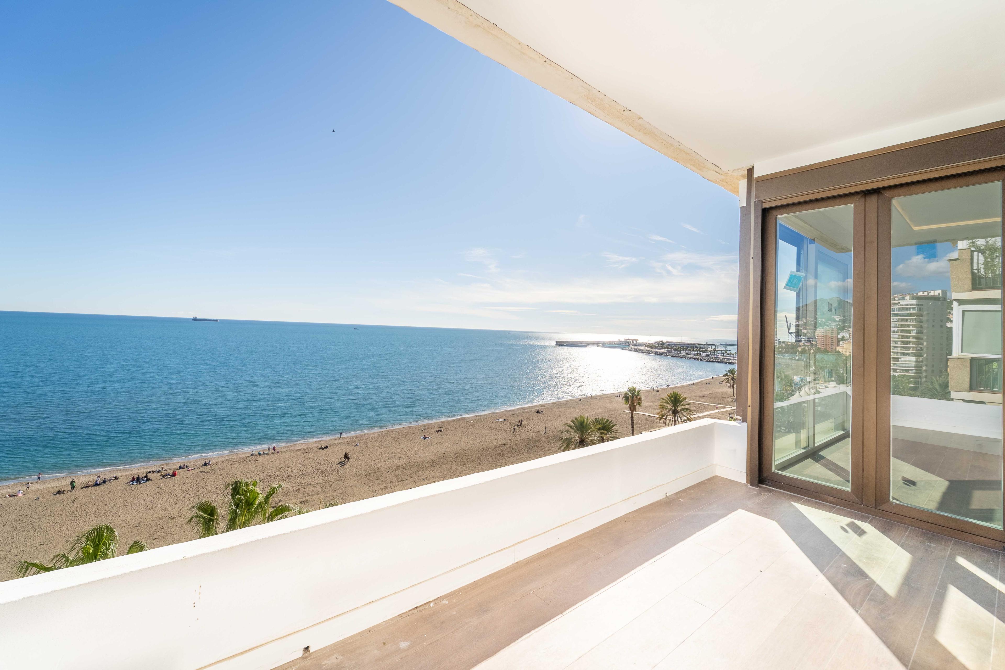 Piso En Venta - Primera Línea De Playa, Málaga - 1