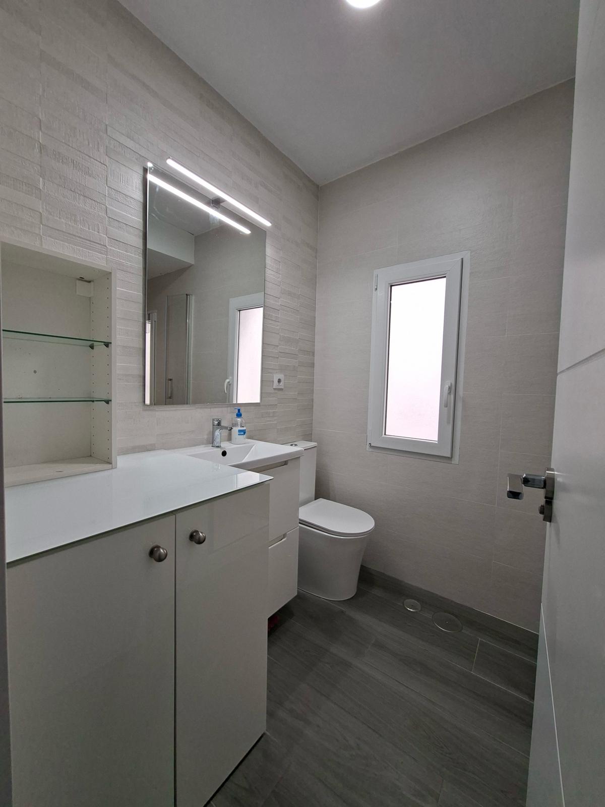 Piso Reformado en venta -  Madrid - 11