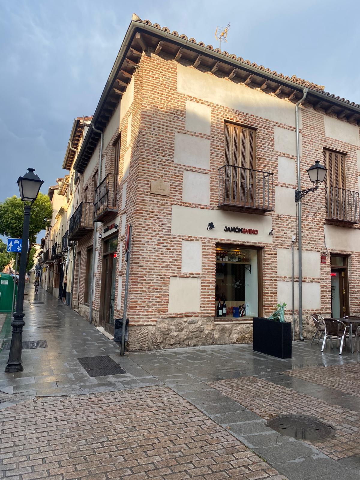 Se Traspasa Local comercial En Pleno Casco histórico De Alcalá De henares  75  Mtrs2 - 15