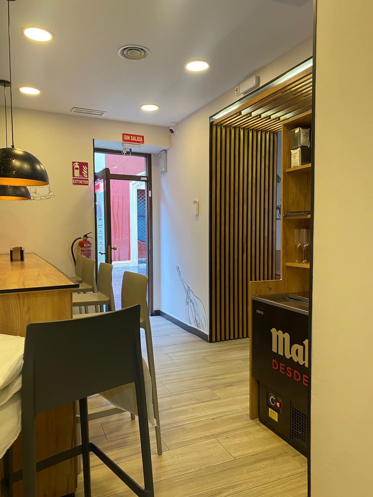 Se Traspasa Local comercial En Pleno Casco histórico De Alcalá De henares  75  Mtrs2 - 8