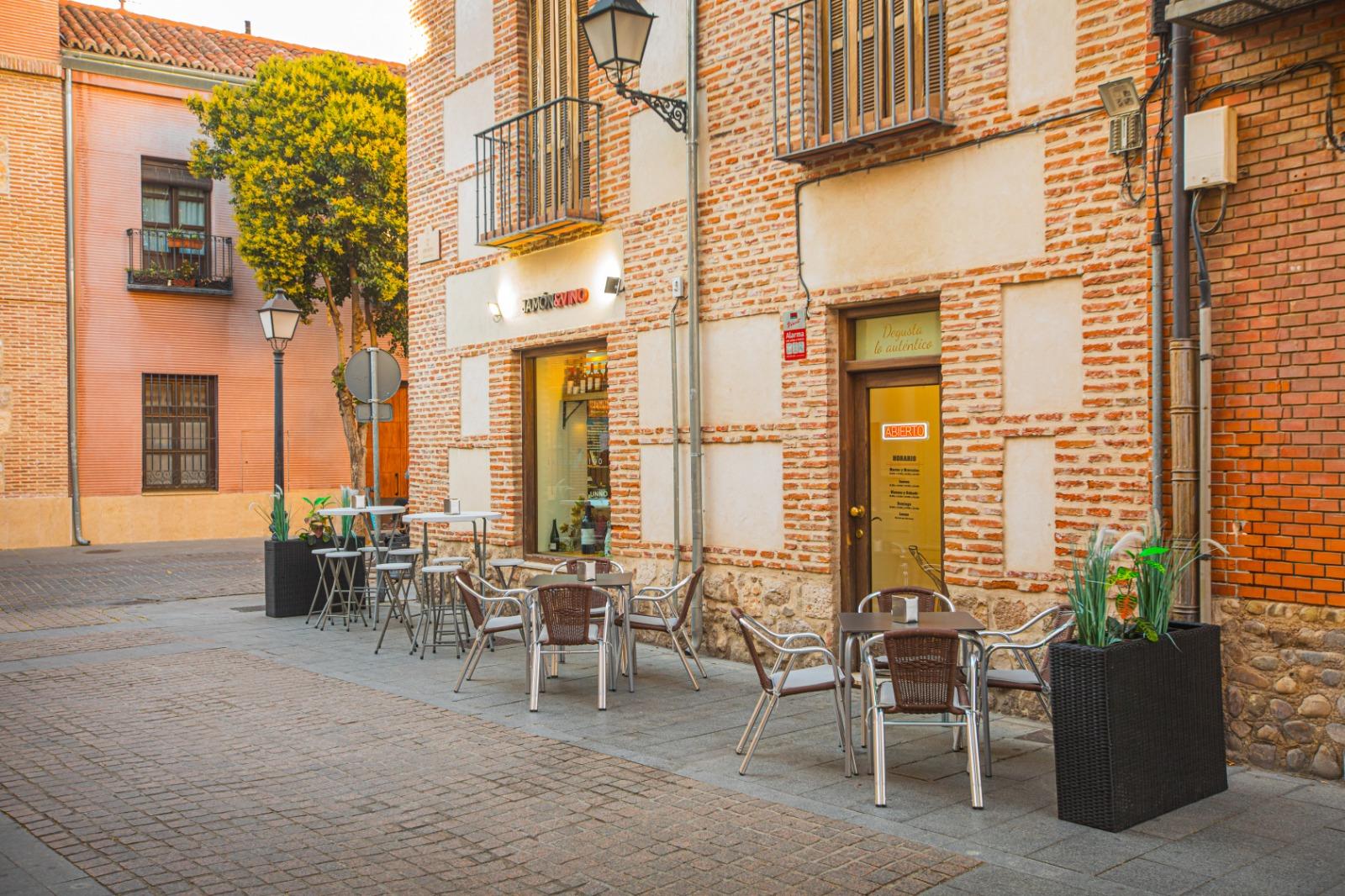 Se Traspasa Local comercial En Pleno Casco histórico De Alcalá De henares  75  Mtrs2 - 14