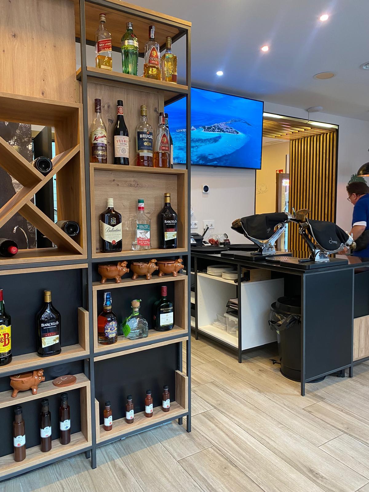 Se Traspasa Local comercial En Pleno Casco histórico De Alcalá De henares  75  Mtrs2 - 5