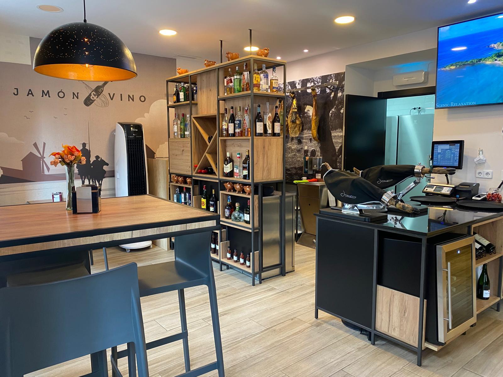 Se Traspasa Local comercial En Pleno Casco histórico De Alcalá De henares  75  Mtrs2 - 6