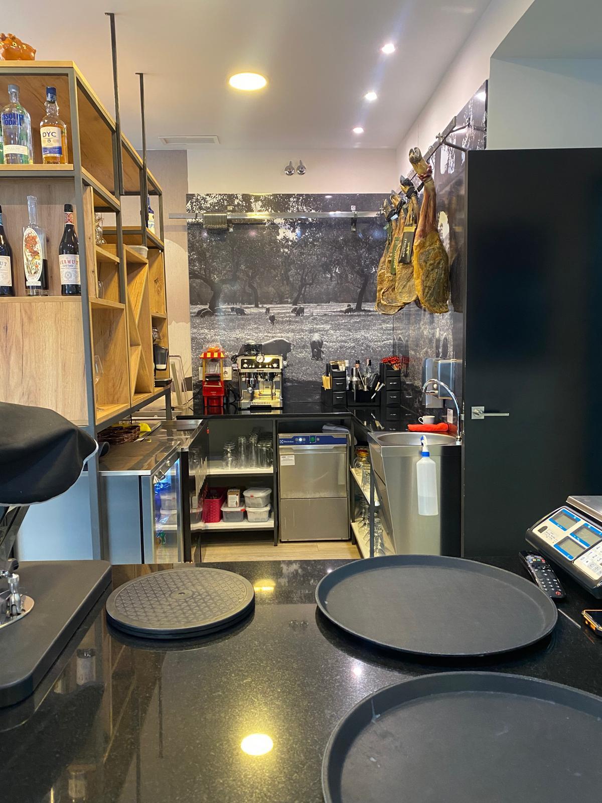 Se Traspasa Local comercial En Pleno Casco histórico De Alcalá De henares  75  Mtrs2 - 9