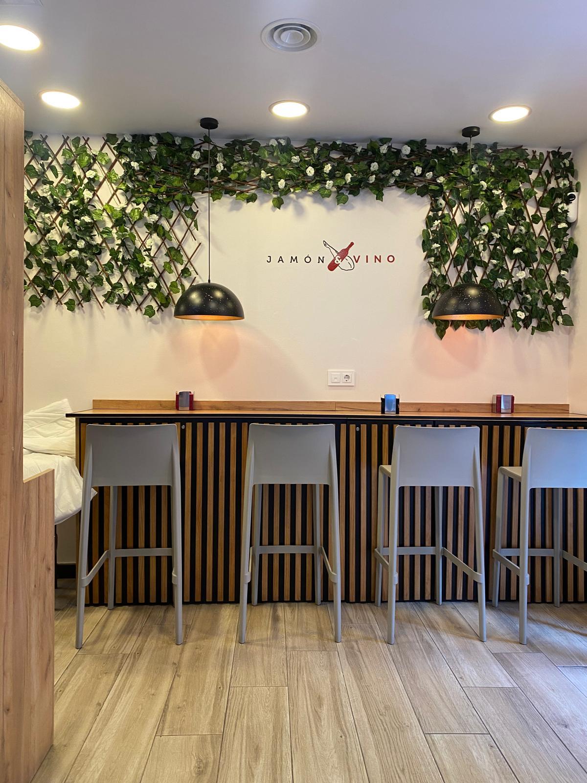 Se Traspasa Local comercial En Pleno Casco histórico De Alcalá De henares  75  Mtrs2 - 3