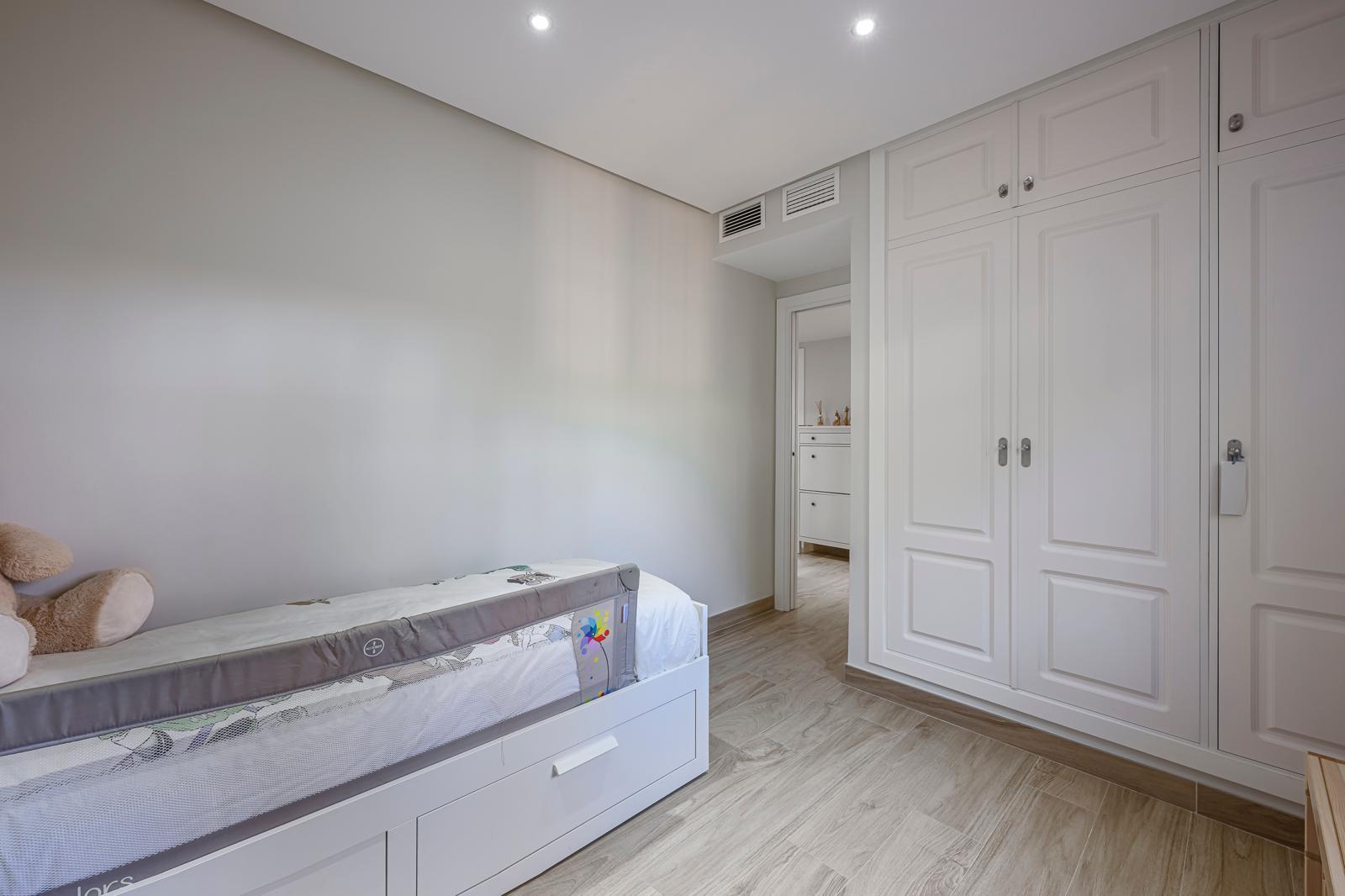 Impecable bajo reformado con 2 dormitorios, 2 baños y terraza de 122 m² – Selwo / Nueva Milla de Oro/ ESTEPONA - 26