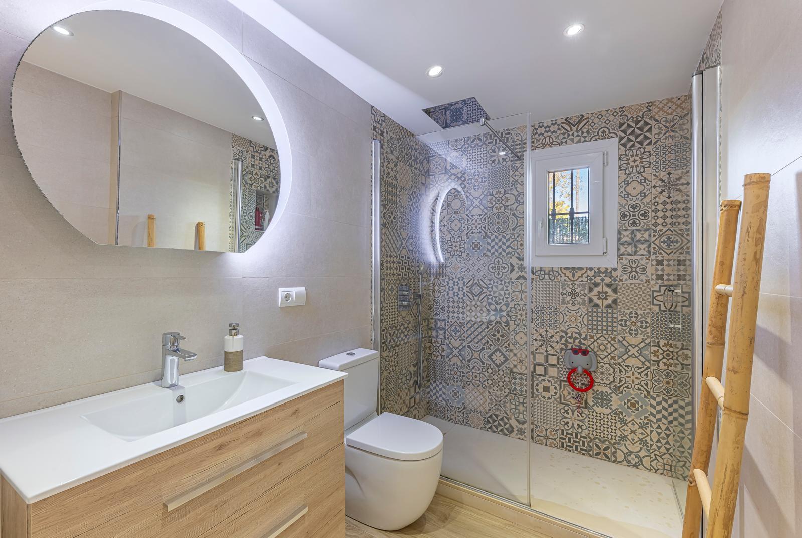 Impecable bajo reformado con 2 dormitorios, 2 baños y terraza de 122 m² – Selwo / Nueva Milla de Oro/ ESTEPONA - 29