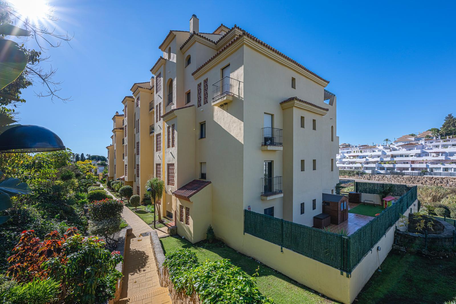 Impecable bajo reformado con 2 dormitorios, 2 baños y terraza de 122 m² – Selwo / Nueva Milla de Oro/ ESTEPONA - 9