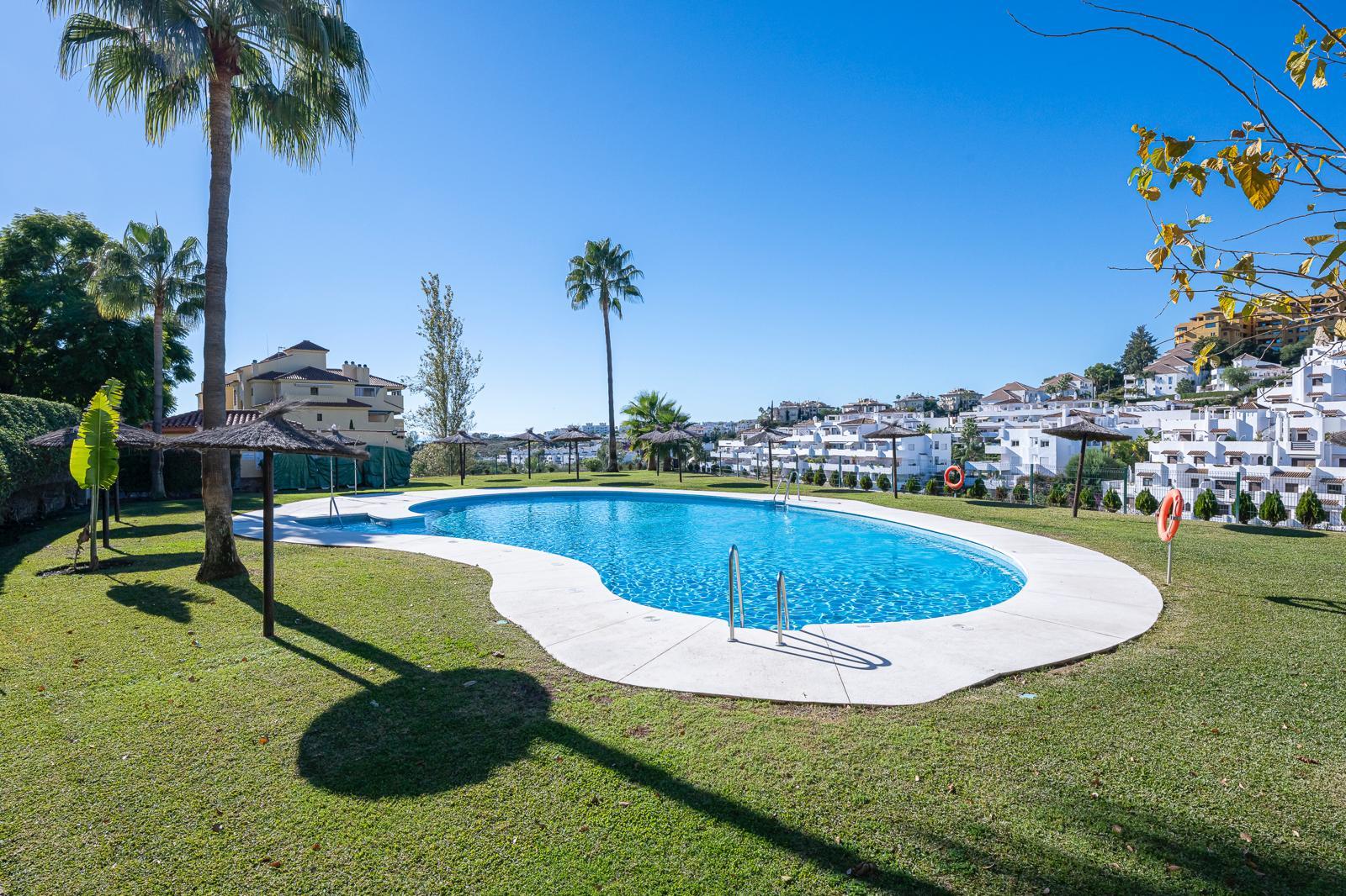 Impecable bajo reformado con 2 dormitorios, 2 baños y terraza de 122 m² – Selwo / Nueva Milla de Oro/ ESTEPONA - 1