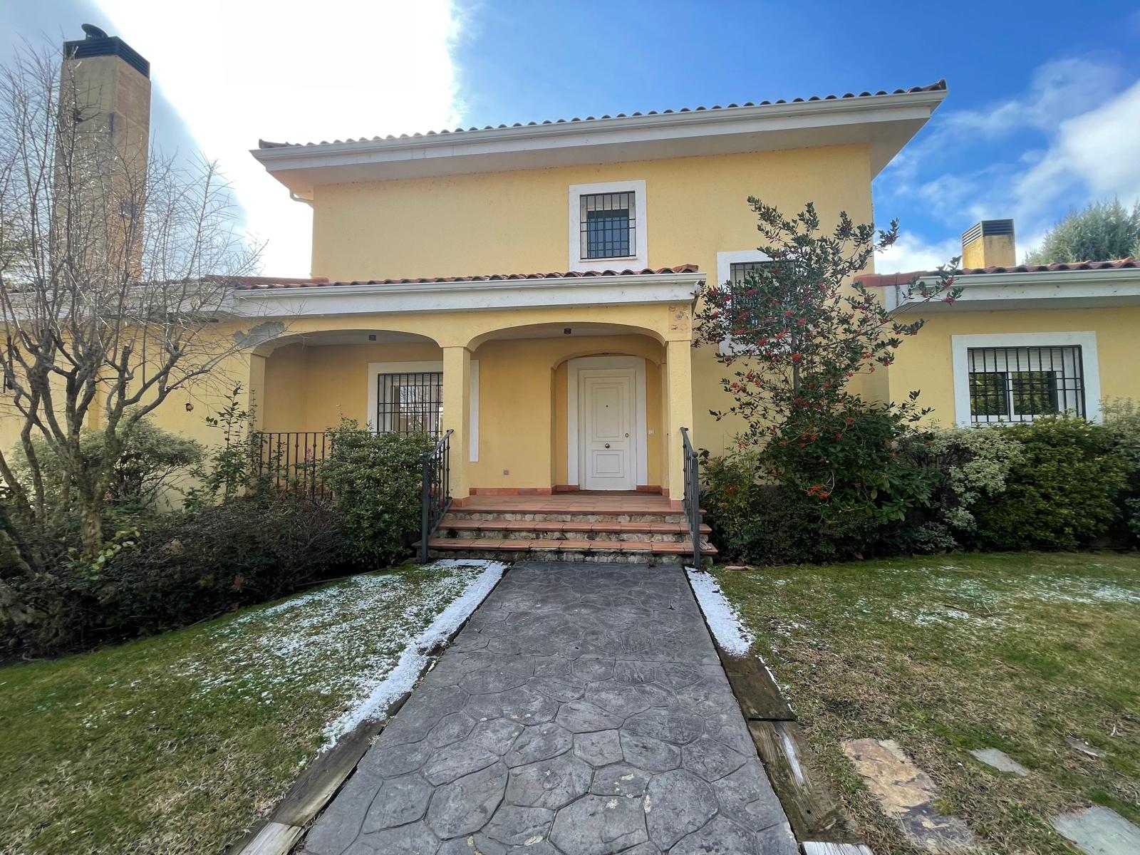 Chalet Independiente en venta en San Lorenzo de El Escorial - 2