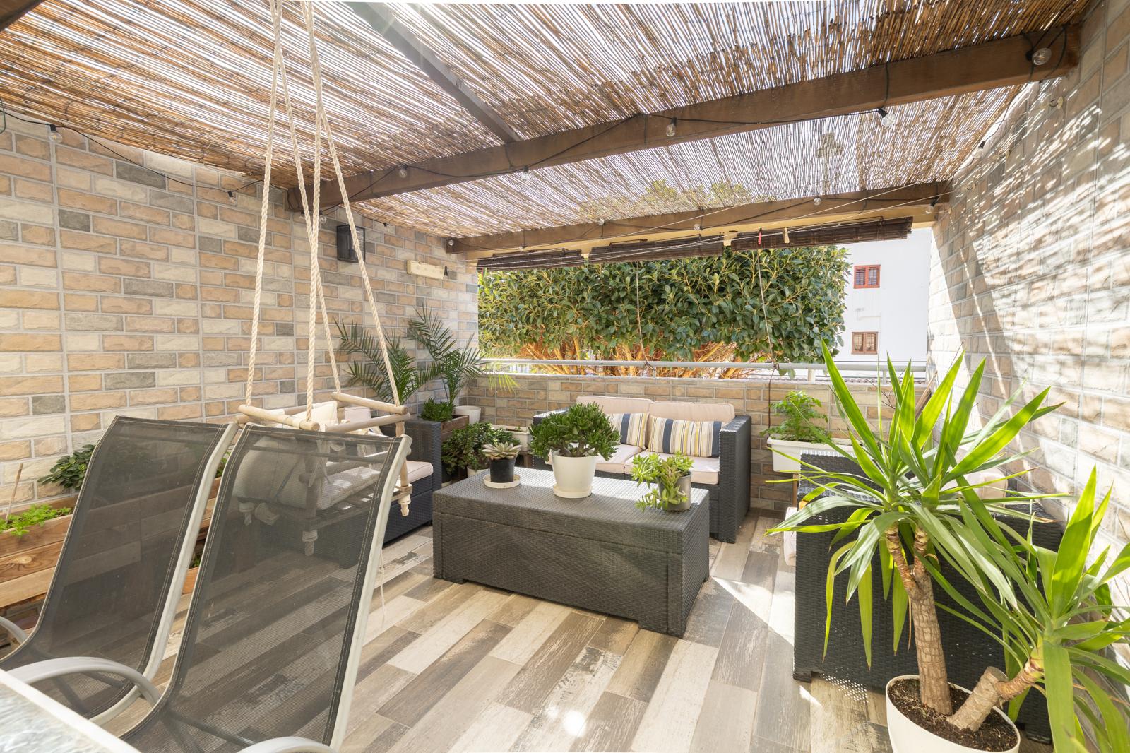 Dúplex reformado con terraza y parking en Sant Jordi - 1