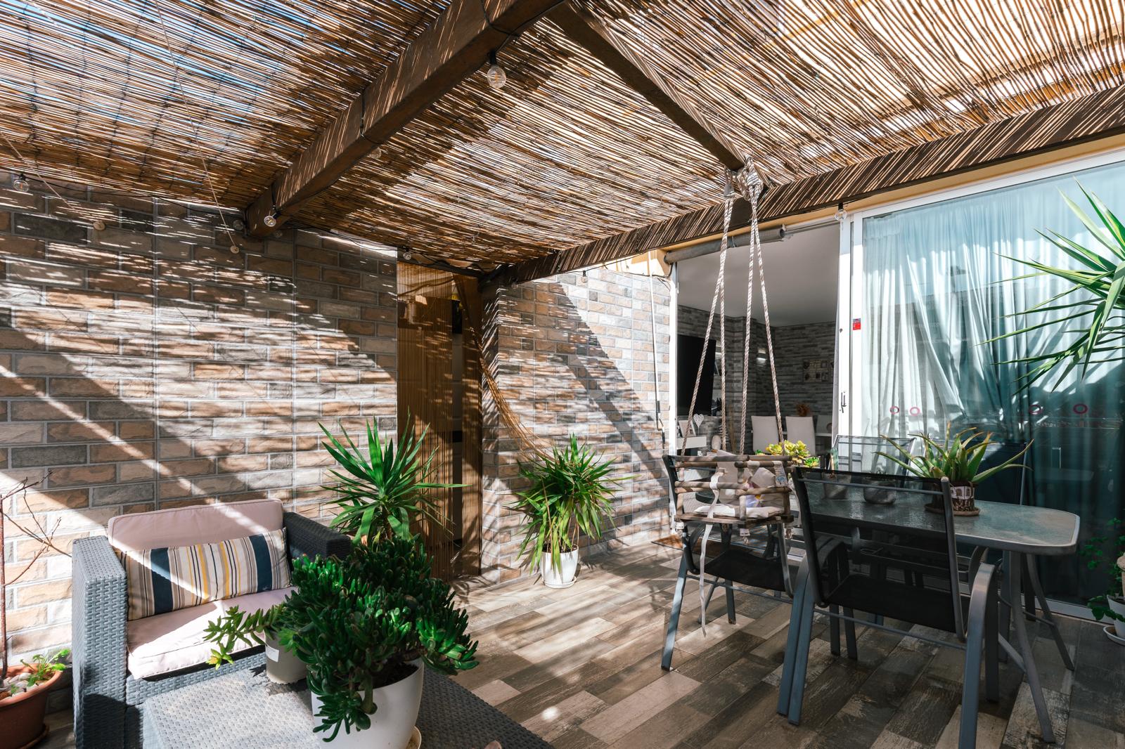 Dúplex reformado con terraza y parking en Sant Jordi - 4