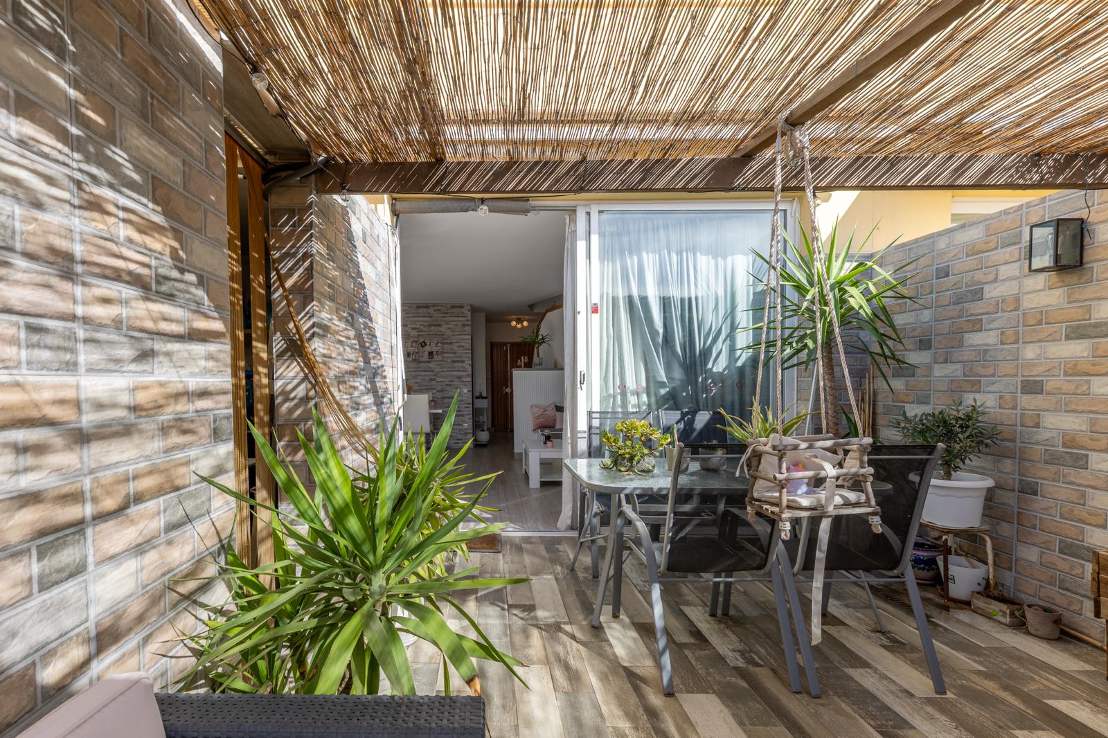 Dúplex reformado con terraza y parking en Sant Jordi - 3