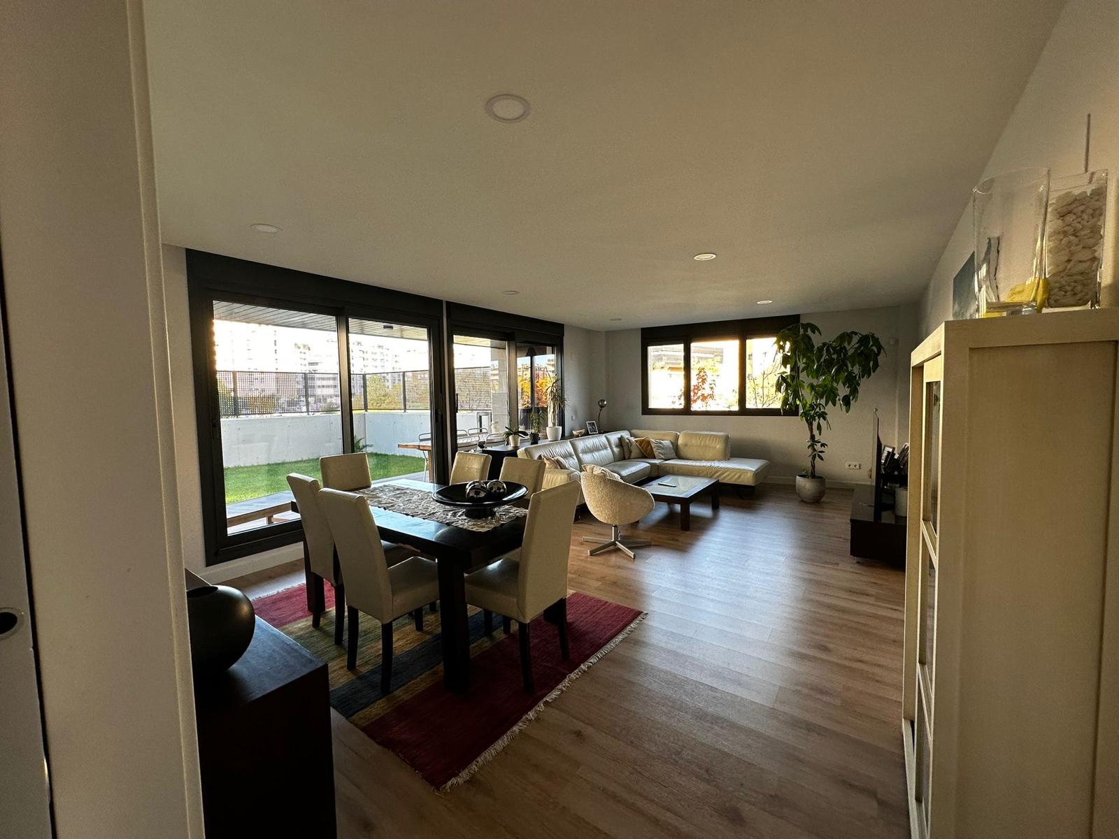 Exclusivo bajo con jardín privado en urbanización de alto nivel  - 5