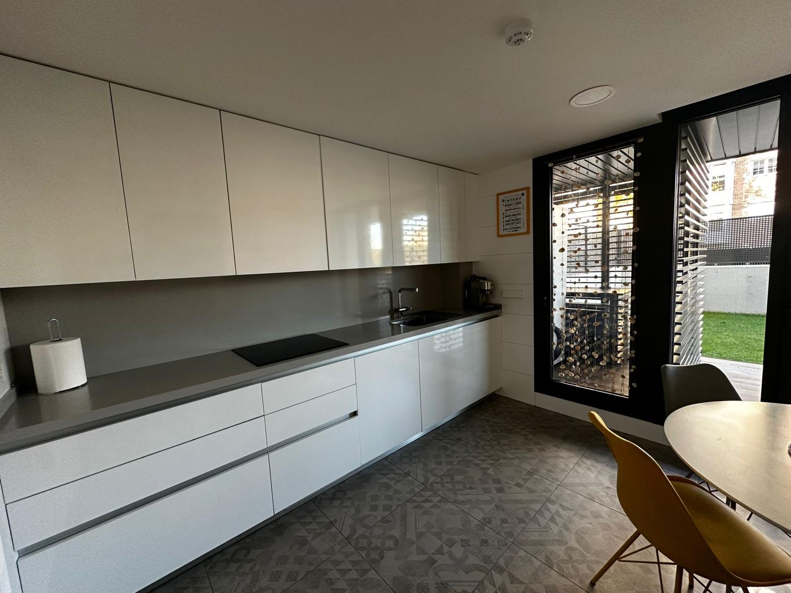 Exclusivo bajo con jardín privado en urbanización de alto nivel  - 9