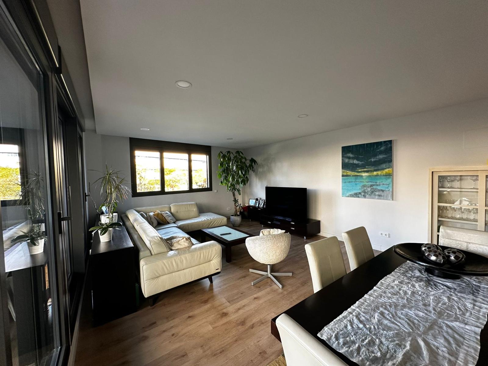 Exclusivo bajo con jardín privado en urbanización de alto nivel  - 4