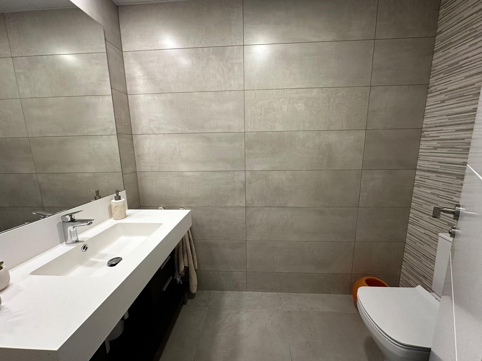 Exclusivo bajo con jardín privado en urbanización de alto nivel  - 27