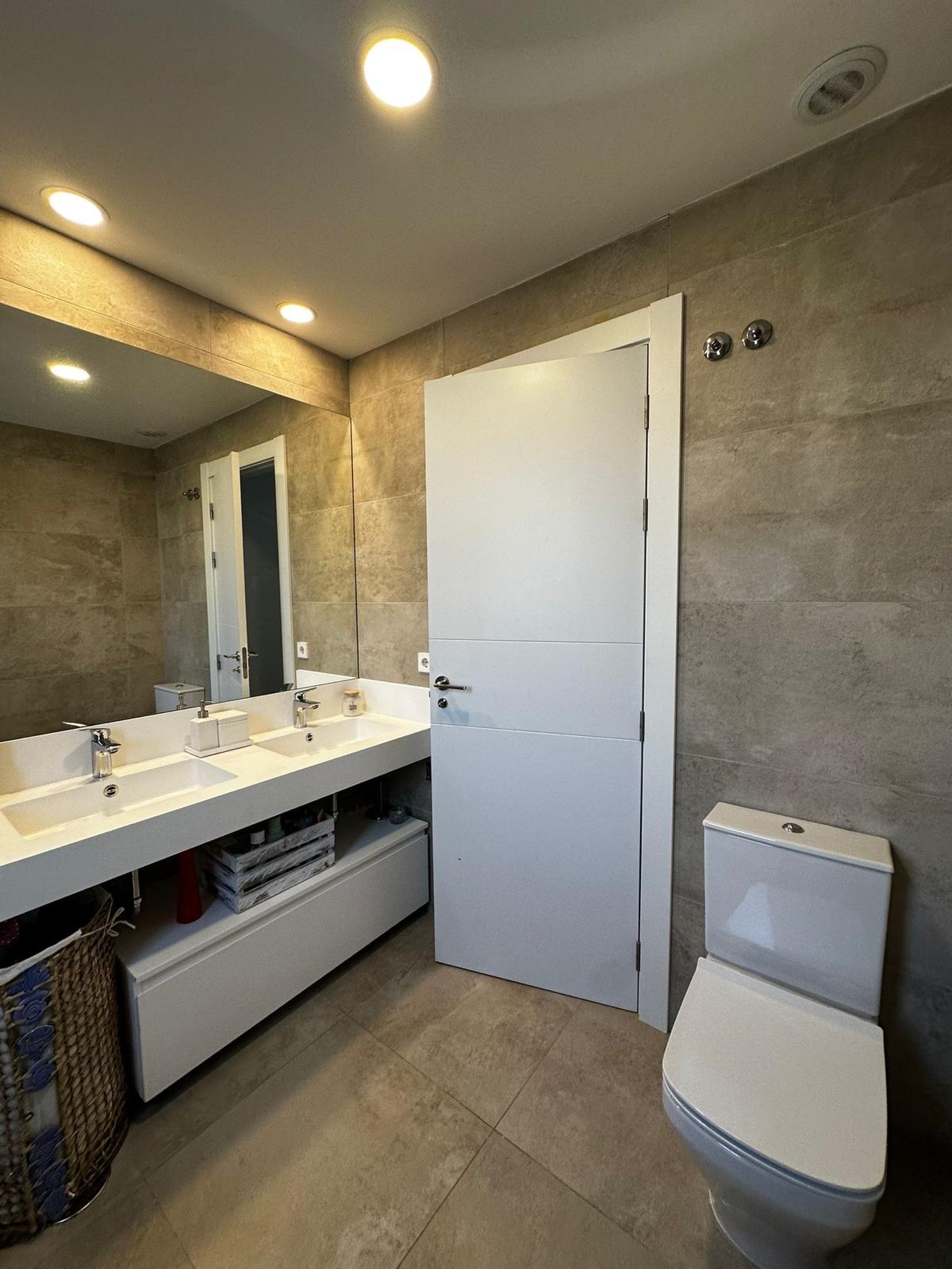 Exclusivo bajo con jardín privado en urbanización de alto nivel  - 25