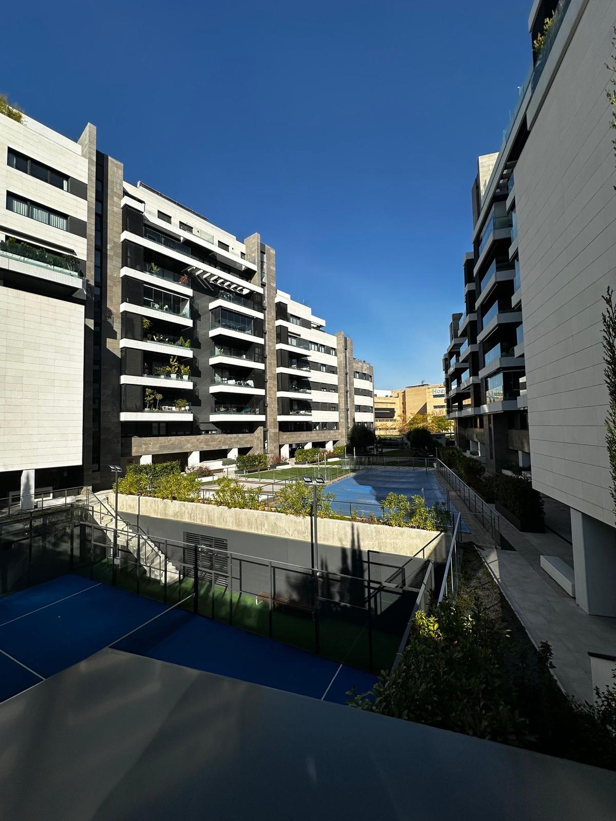 Exclusivo bajo con jardín privado en urbanización de alto nivel  - 35