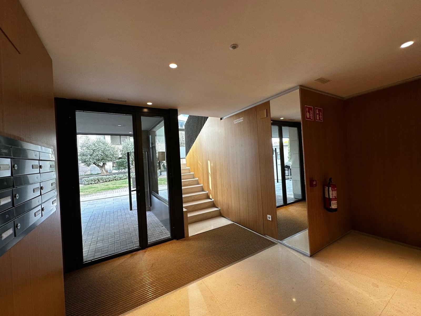 Exclusivo bajo con jardín privado en urbanización de alto nivel  - 30