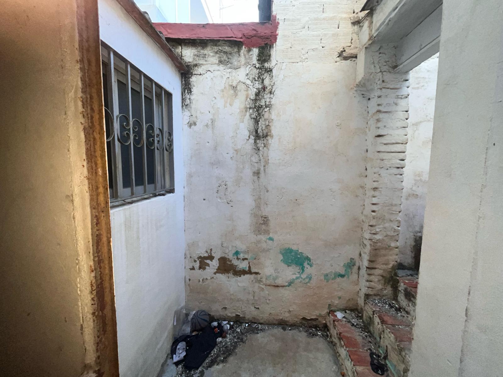 Oportunidad de Inversión: Bajo de 106 m² en la Arteria Comercial de Meliana - 9