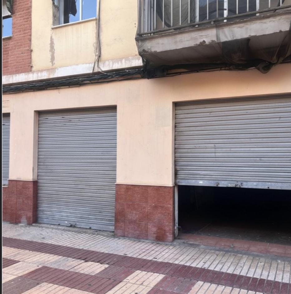 Oportunidad de Inversión: Bajo de 106 m² en la Arteria Comercial de Meliana - 1