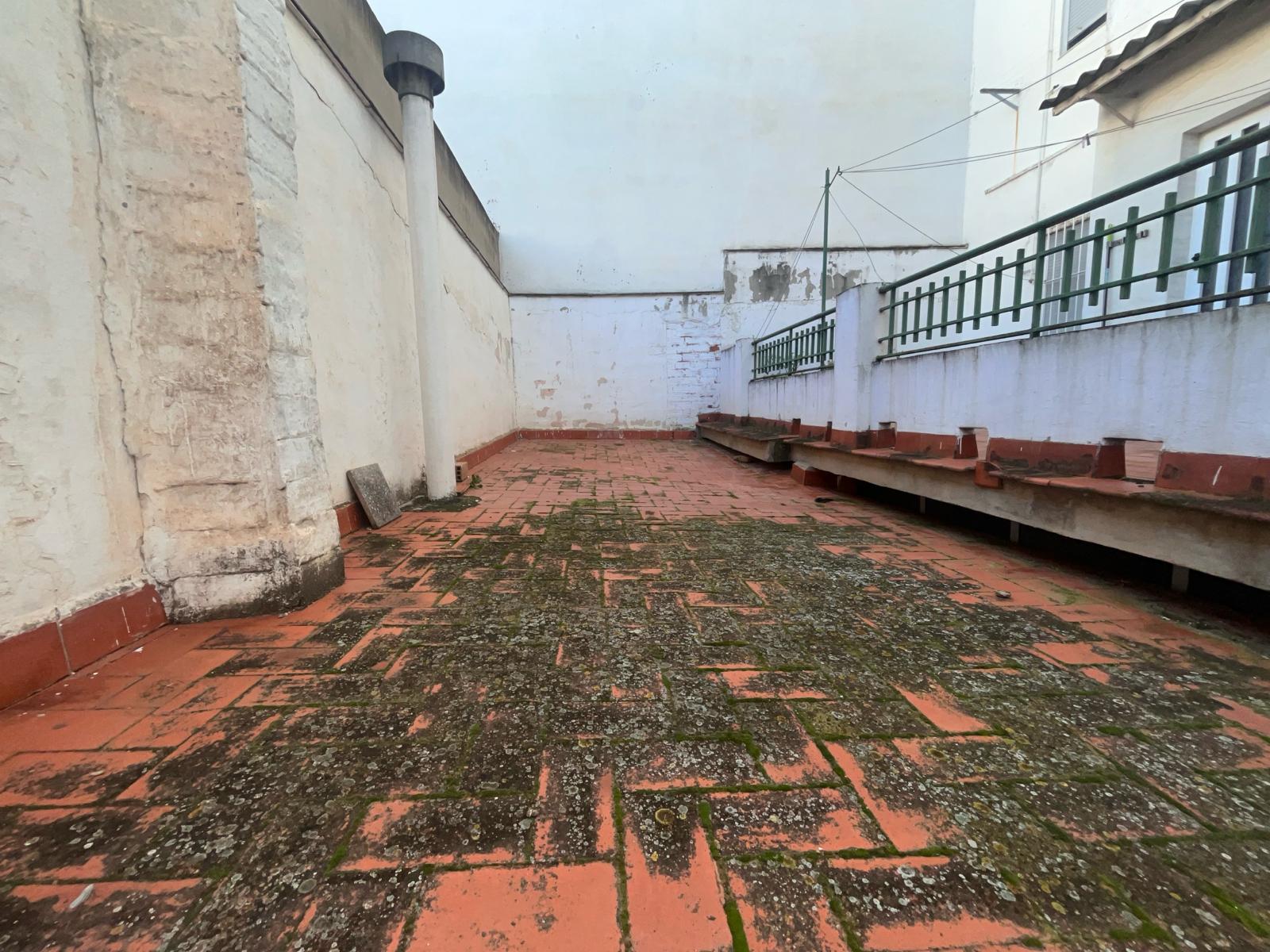 Oportunidad de Inversión: Bajo de 106 m² en la Arteria Comercial de Meliana - 11