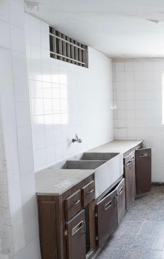 Oportunidad de Inversión: Bajo de 106 m² en la Arteria Comercial de Meliana - 5