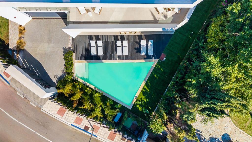 Luxury Villa in Eastern Marbella – A Contemporary Masterpiece - 4