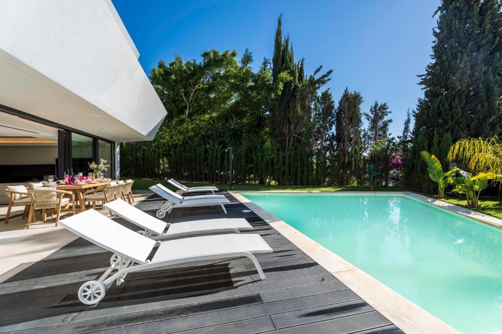 Luxury Villa in Eastern Marbella – A Contemporary Masterpiece - 5