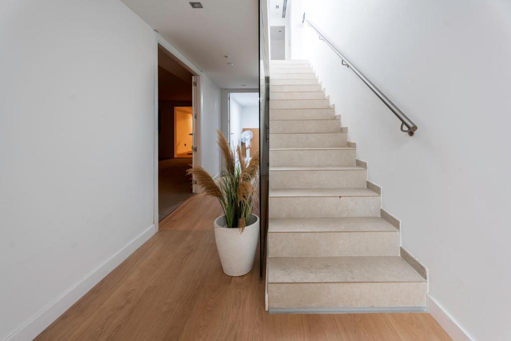 Luxury Villa in Eastern Marbella – A Contemporary Masterpiece - 17