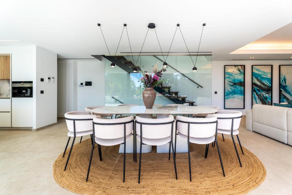 Luxury Villa in Eastern Marbella – A Contemporary Masterpiece - 12