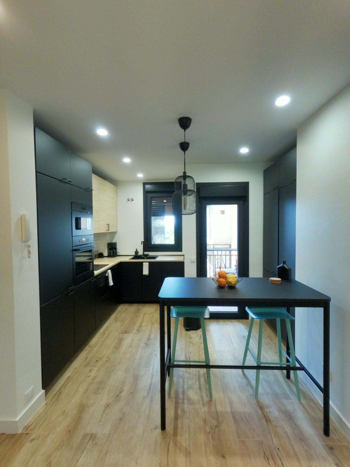 Gran Oportunidad de inversión en Valdeacederas. Piso reformado con garaje y alquiler vigente - 8